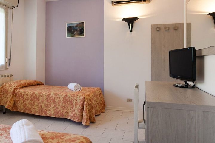 Room 4 of 43