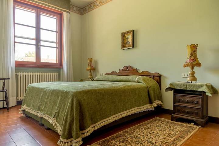 Room 9 of 11