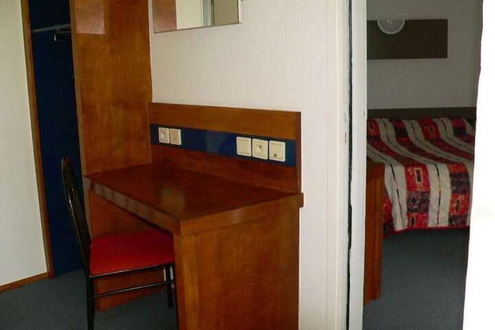 Room 9 of 18