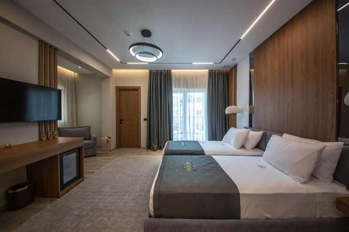 Room 18 of 93