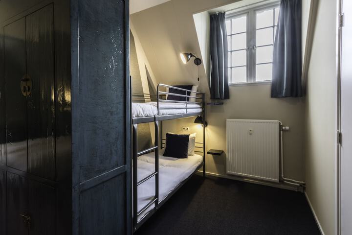 Room 22 of 53