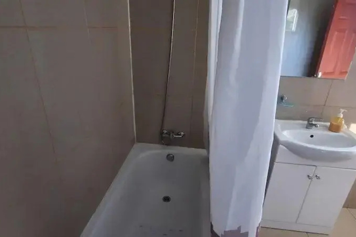 Room 8 of 16