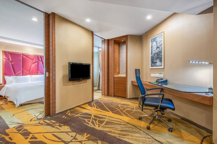 Room 30 of 127