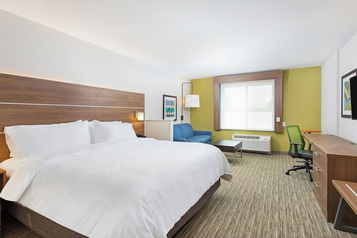 Room 8 of 33