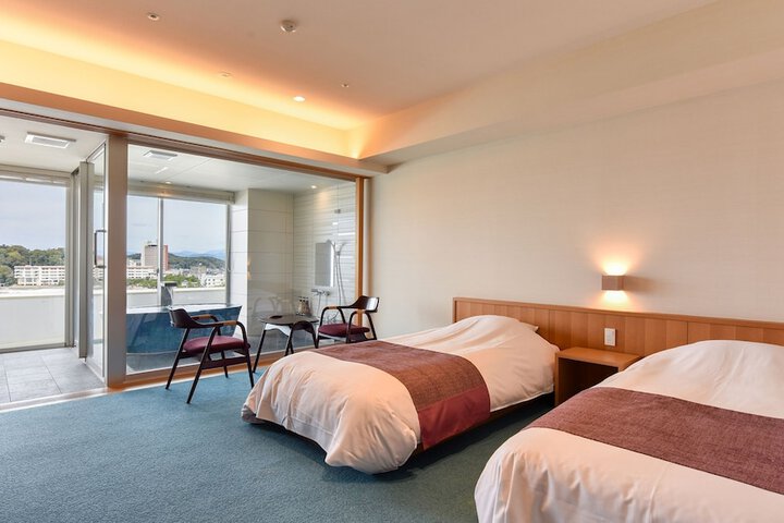 Room 19 of 122