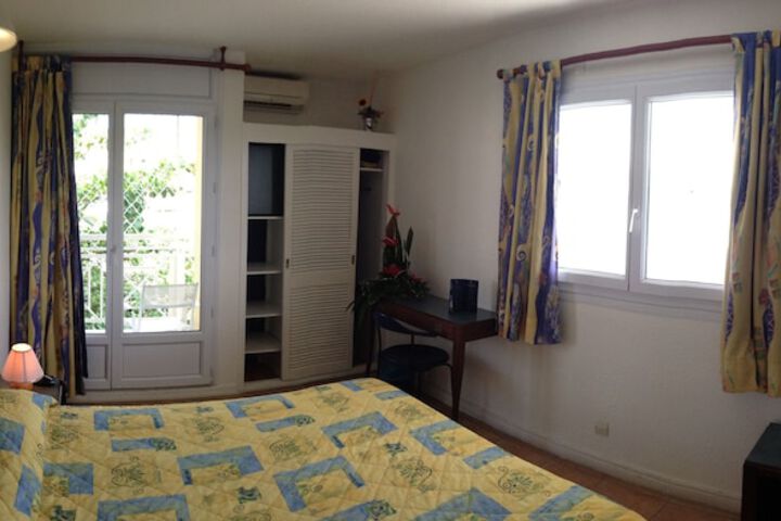 Room 5 of 93