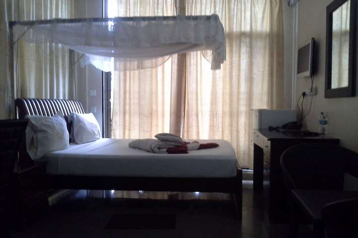 Room 9 of 24