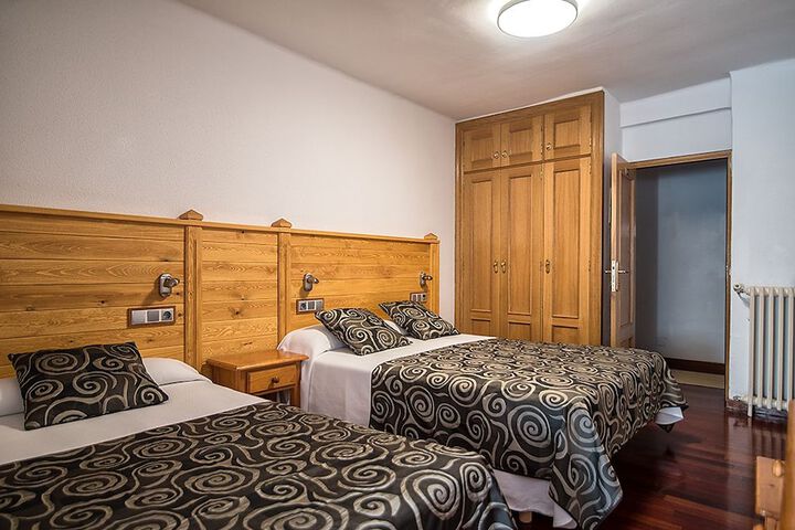 Room 17 of 34