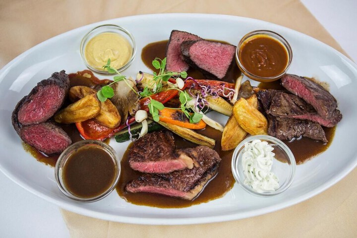 Dining 33 of 54