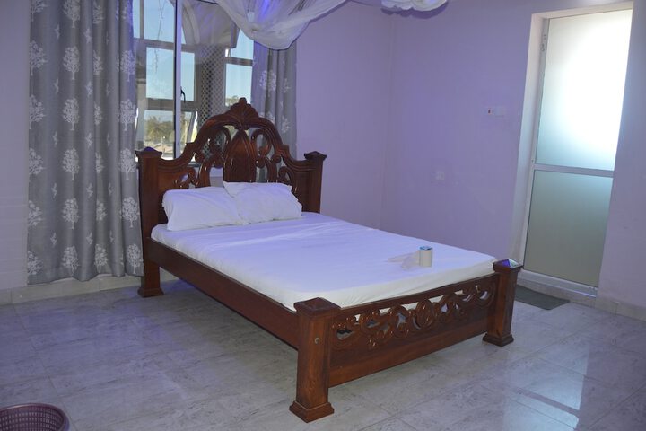 Room 2 of 32