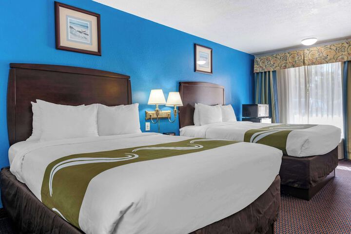 2 Queen Beds (4 of 22)