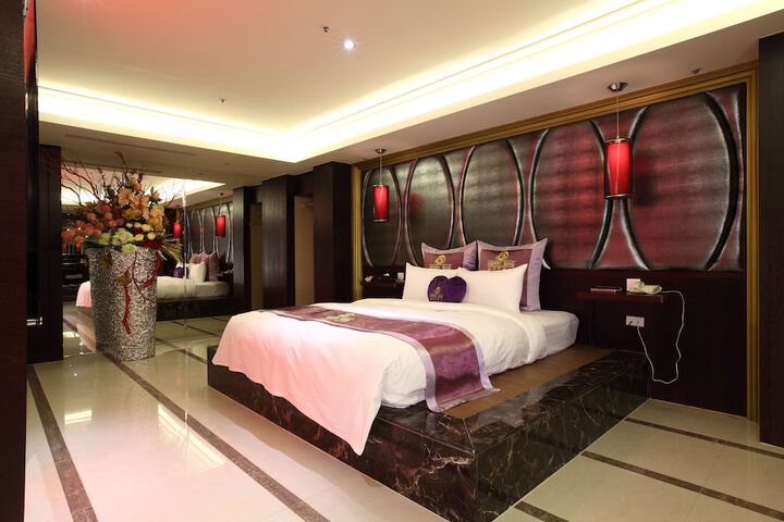Room 12 of 32