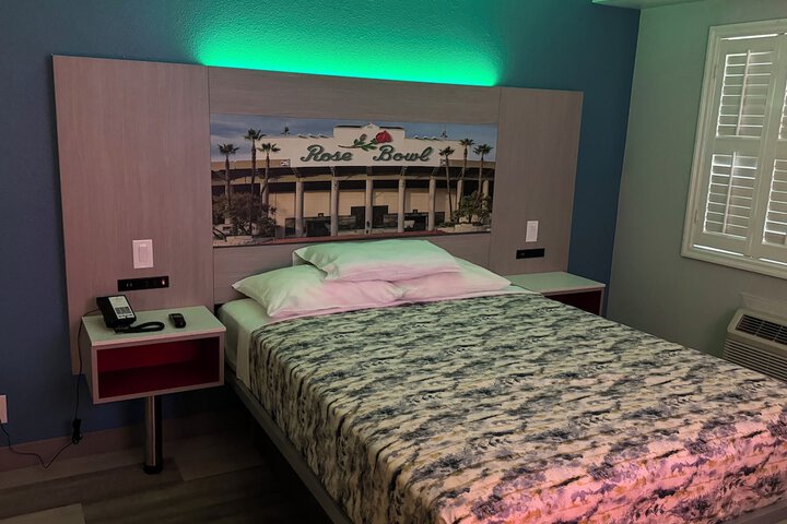 1 Queen Bed (24 of 44)