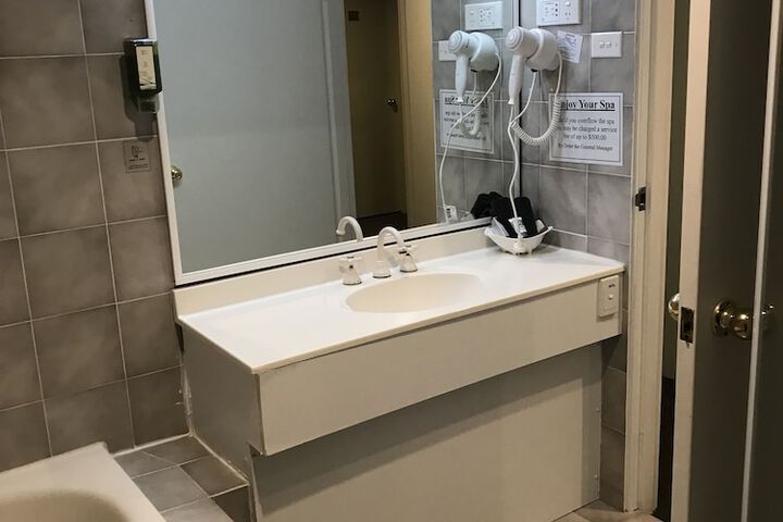Room 12 of 26