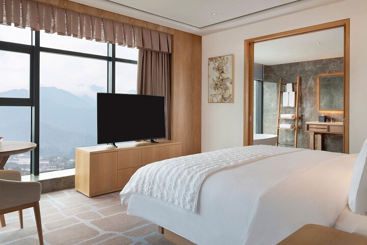 Room 33 of 135