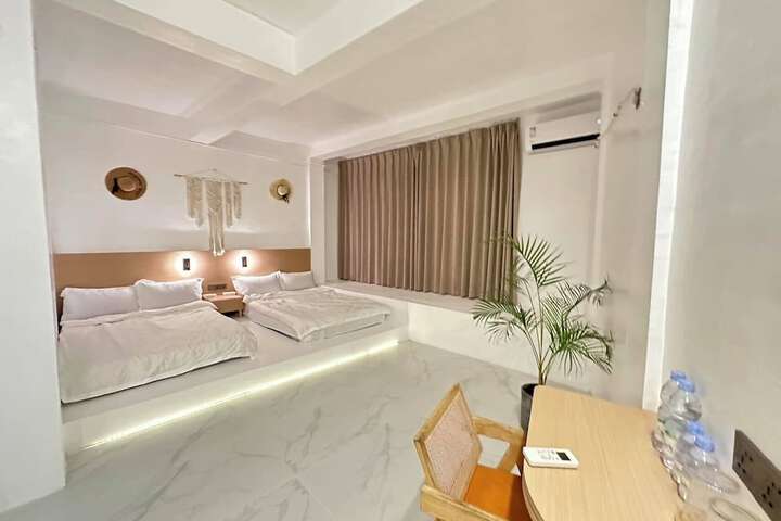 Room 5 of 27