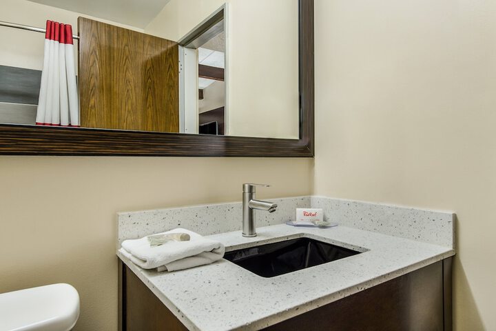 Superior King with Shower Only (4 of 11)