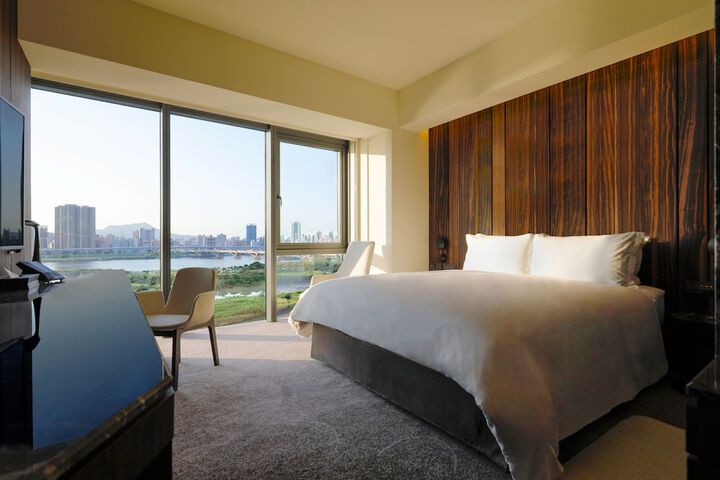 Room 18 of 42