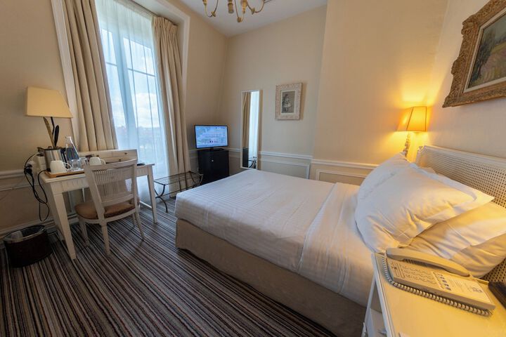 Room 14 of 65