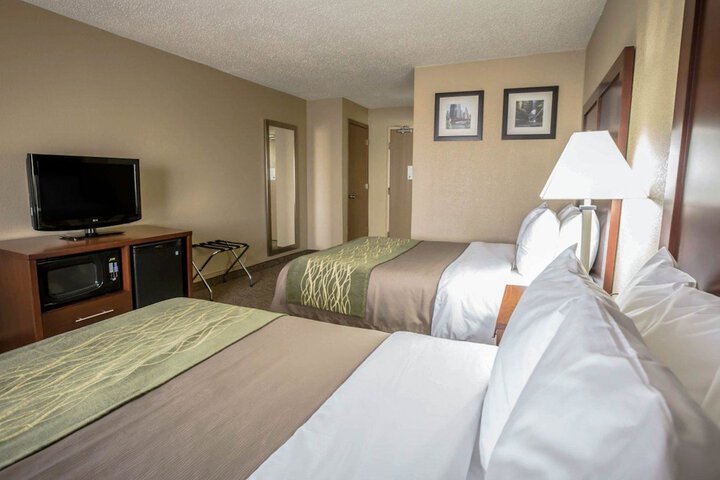 Queen Bed Accessible (2 of 15)