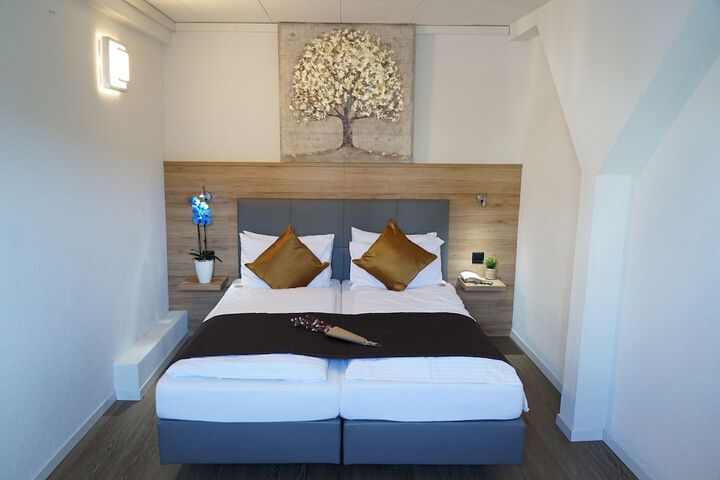 Room 15 of 31