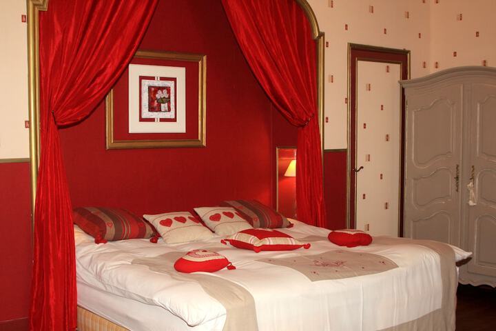 Room 5 of 74