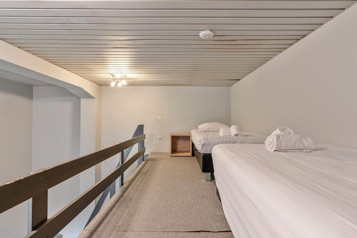 Room 6 of 61