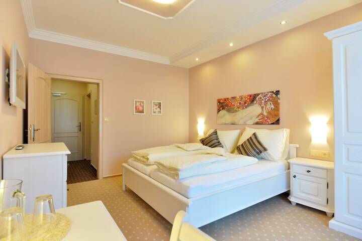 Room 6 of 39