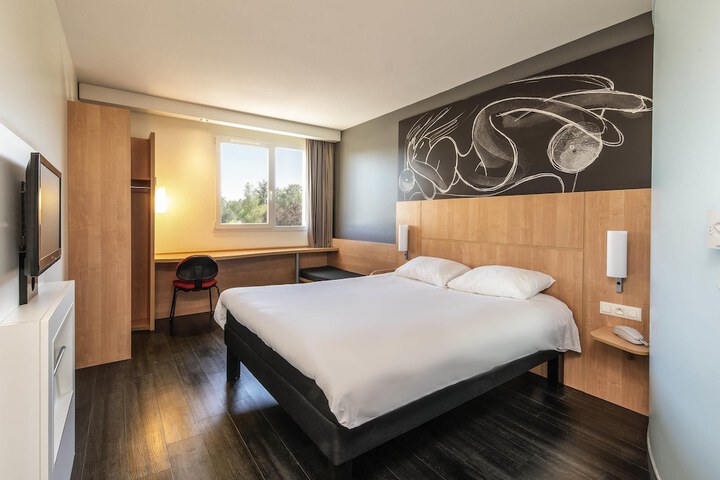 Room 5 of 19