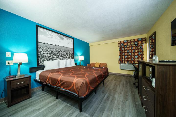 1 King Bed (4 of 45)