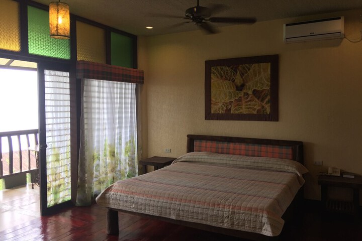 Room 9 of 79