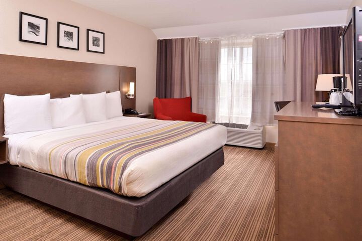 1 King Bed Accessible (6 of 11)
