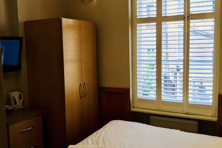 Room 26 of 71