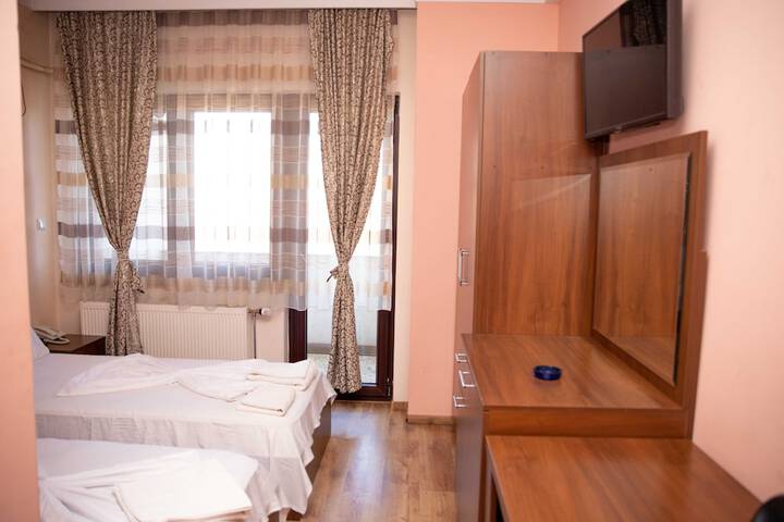 Room 8 of 18