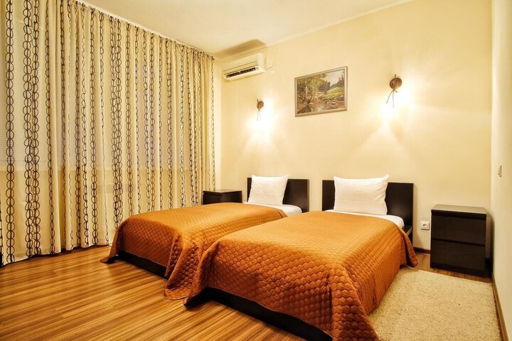 Room 4 of 38