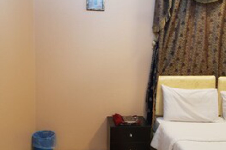 Room 20 of 33