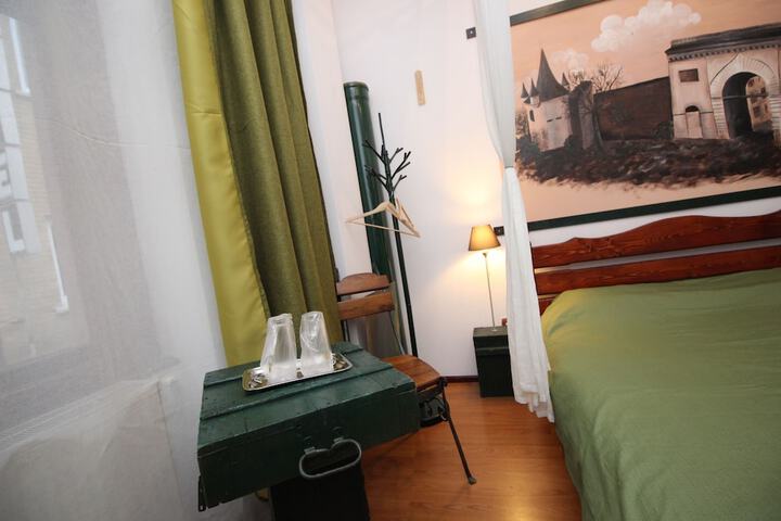 Room 15 of 42