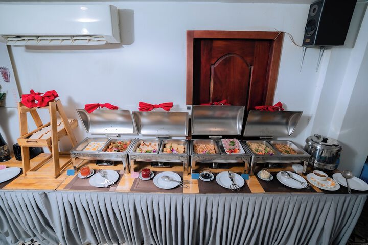 Dining 44 of 54