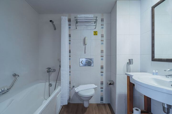 Room 26 of 119