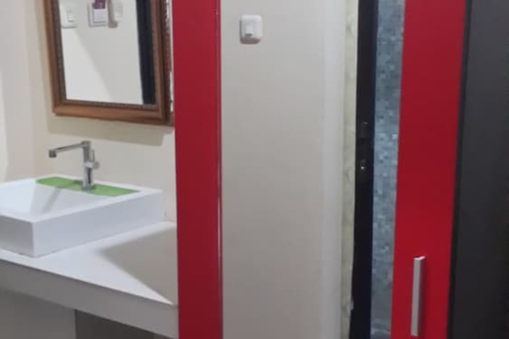 Room 13 of 19