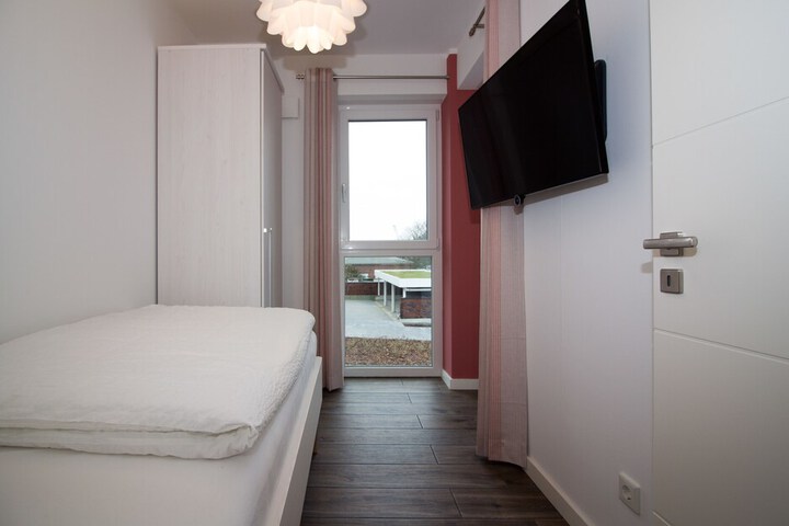 Room 2 of 18
