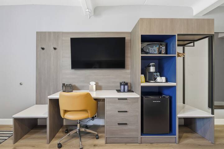 Room 18 of 65