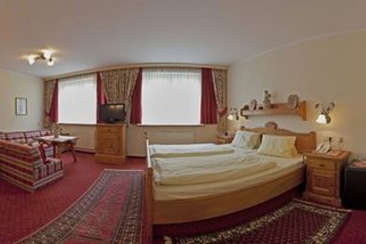 Room 16 of 44