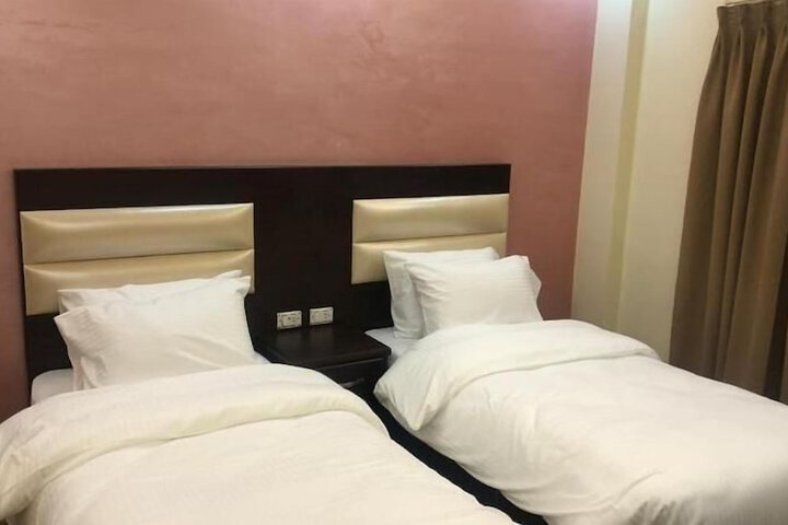Room 11 of 38