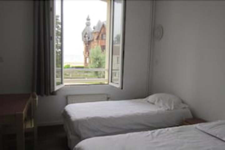 Room 8 of 8