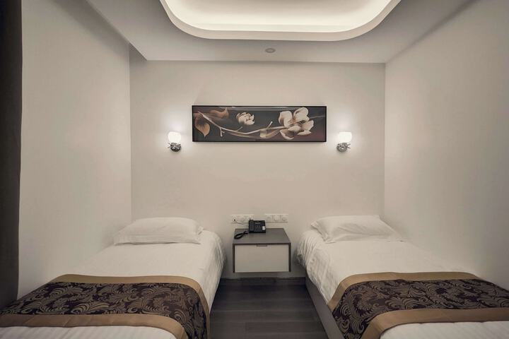 Room 18 of 37