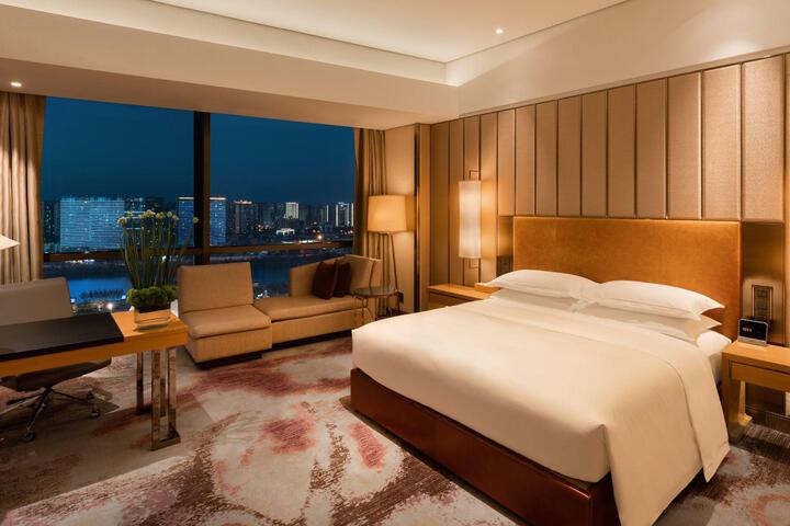 Room 32 of 111