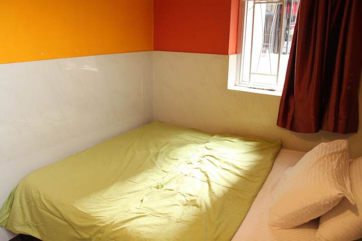 Room 12 of 42