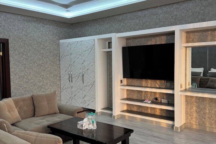 Room 33 of 68