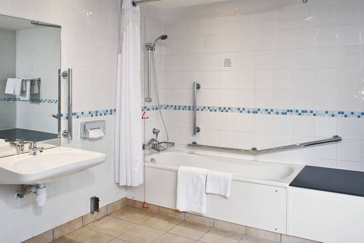 Room 52 of 190